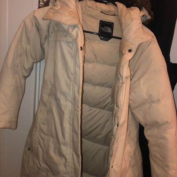 LIKE NEW White Northface - Picture 5 of 6